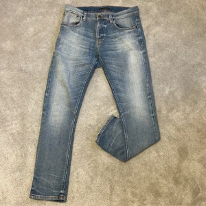 Nudie jeans 32/30 - Nudie jeans i fint skick! Säljer för att dom var lite för korta. Priset inte hugget i sten!