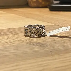 Edblad ring som ej är använd då den är fel storlek  Storlek 18,5 mm 