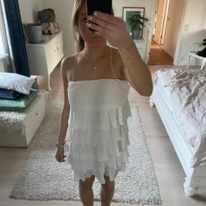 Jättefin vit klänning, nästan aldrog använd