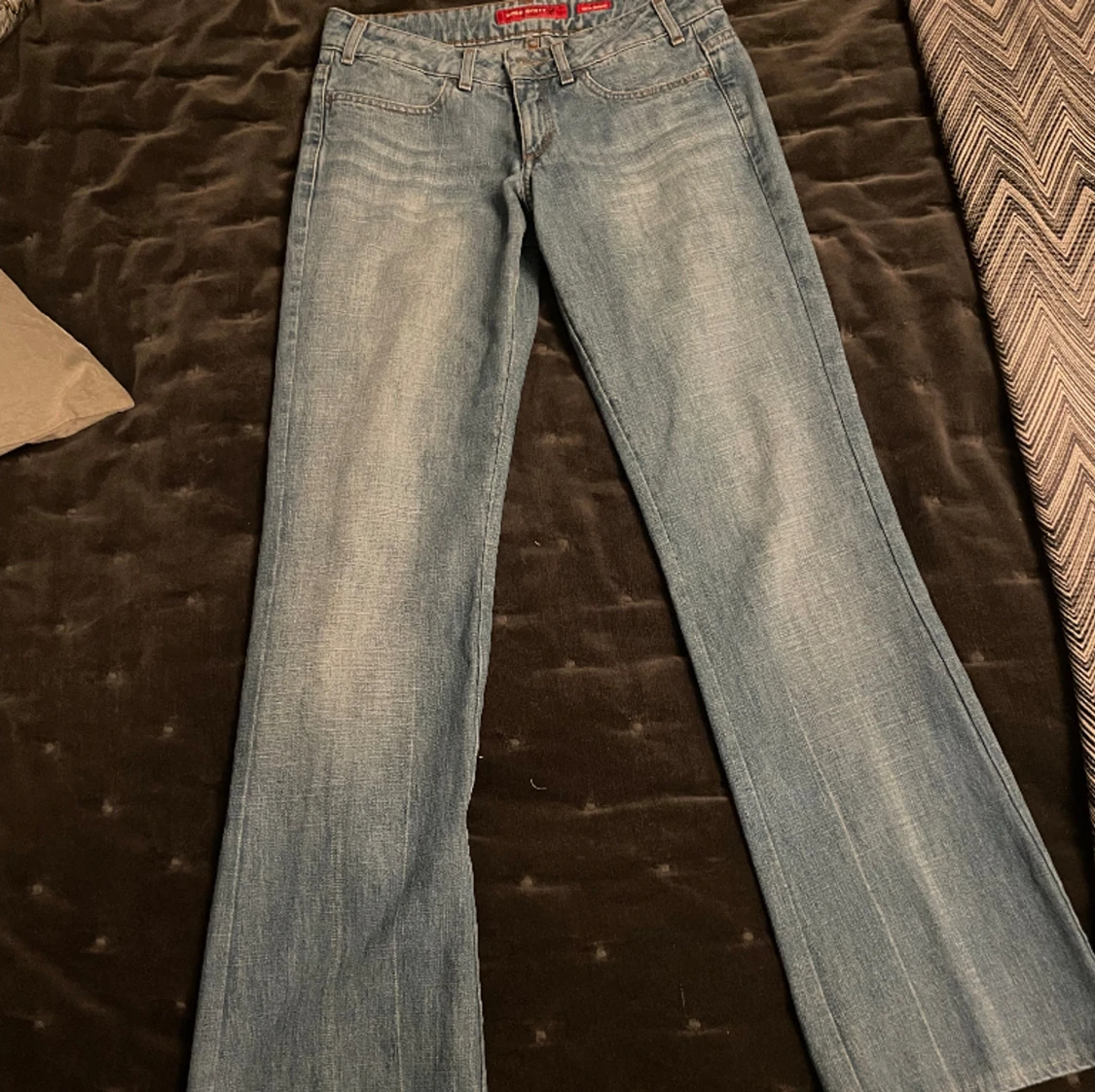 Lågmidjade utsvängda jeans - 91