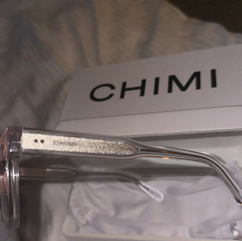 Säljer dessa riktigt snygga Chimi glasögon i modell 04 och genomskinliga. Skicket är 9/10. Accessoarer.