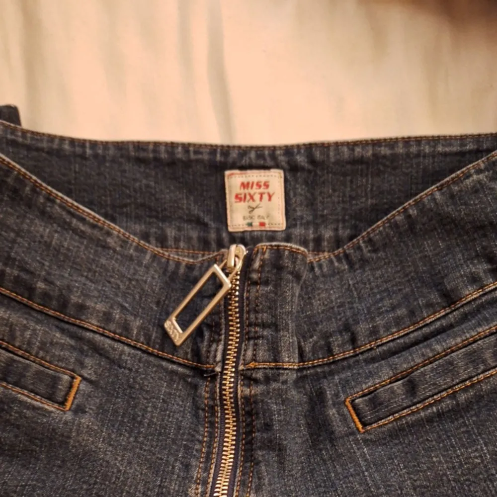 säljer mina vintage miss sixty jeans, har använts några gånger typ men de är som när jag köpte dem. Jeans & Byxor.