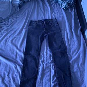 Jag säljer nu mina GANT jeans för jag andvänder de aldrig längre pga använder inte den sortens jeans längre, bra kvalite och knapps använda