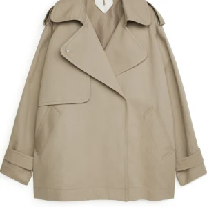 Arket jacka - Säljer min fina Arket jacka! Nästan helt ny! Jätte bra kappa inför våren. Skriv om du är intresserad. Köparen står för frakten 🥰