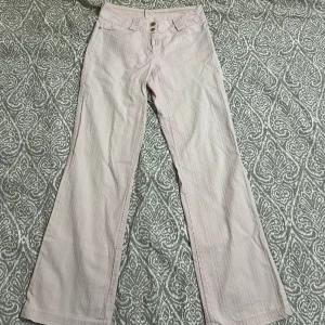 Rosa lågmidjade jeans  - Såå snygga lågmidjade bootcut jeans