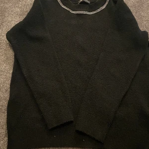 Tröja  - Svart tröja 