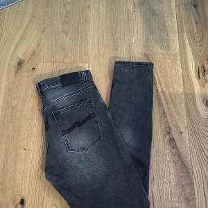 Ett par feta Nudie jeans | Storlek 29/32 | inga defekter/aldrig kommit till användning | Nypris 1600kr, mitt pris 399kr | skriv vid minsta fundering🙌