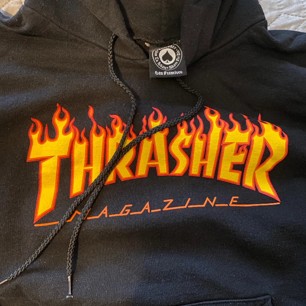 Thrasher hoodie, mycket bra skick, storlek S (36-38). Original pris 749kr :). Hoodies.