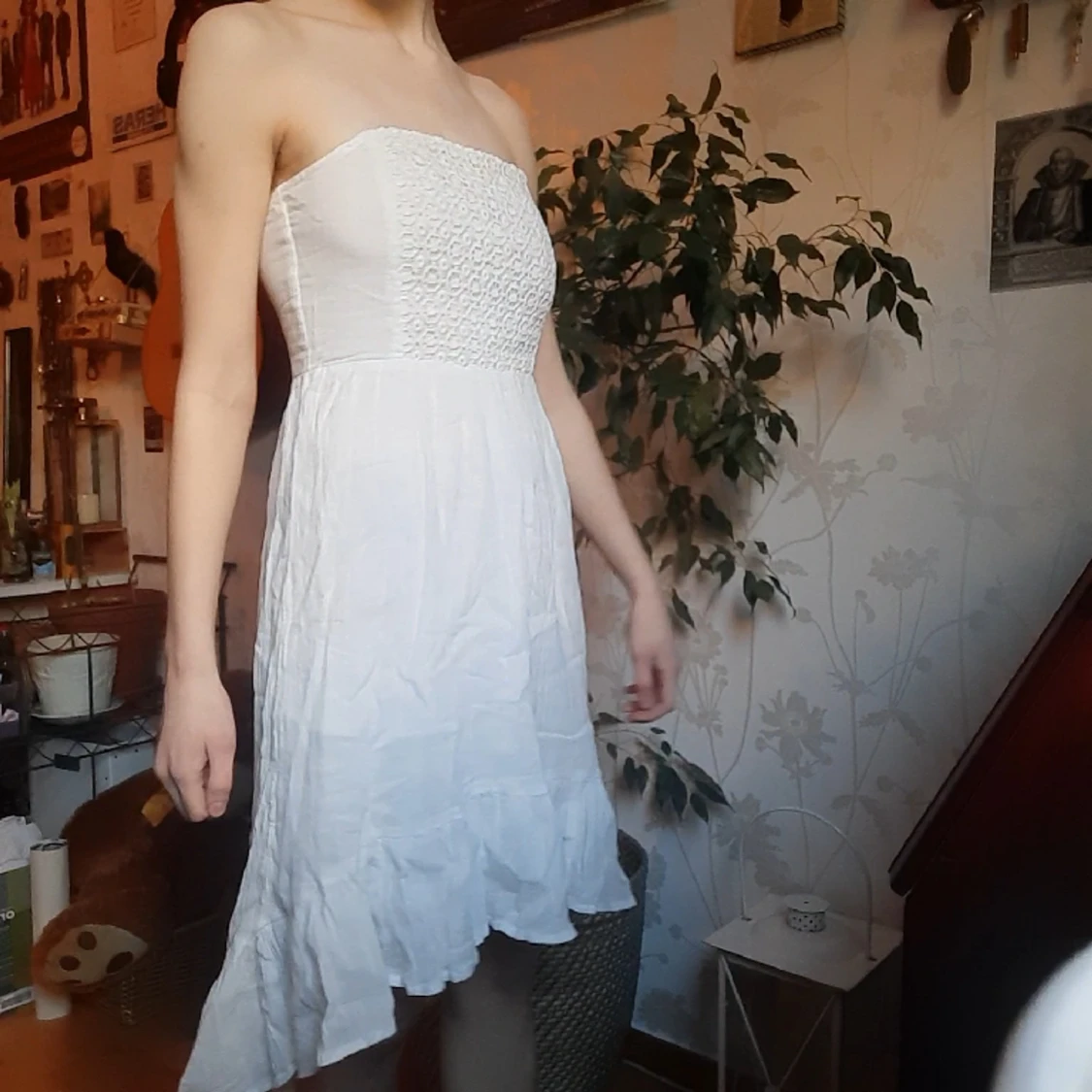 Vit strapless sommarklänning