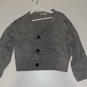 Stickad tröja - Från Chiquelle💞aldrig använd, fick den i reklamentation för ett par byxor som gick sönder. 