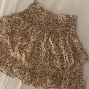 Kjol - Såååå fin o bra skick, knappt använd