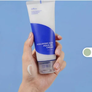 Korean skincare  - Säljer min moisturizer som jag köpte från dermaspace och är helt oanvänd. Säljer då jag köpte fel produkt och hade redan öppnat kartongen så kunde inte lämna tillbaka den nu :(💕 Super bra för huden med hyaluronsyra i 🥰 Köpt för ca 280kr