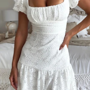 Intressekoll - Intressekoll på denna fantastiska klänning som är perfekt för studenten! Köpt på Thats so fetch och är endast testad, har hittat en annan klänning som jag velar mellan! Nypris 670kr (inklusive frakt och tull) Hör gärna av er om ni har frågor! 