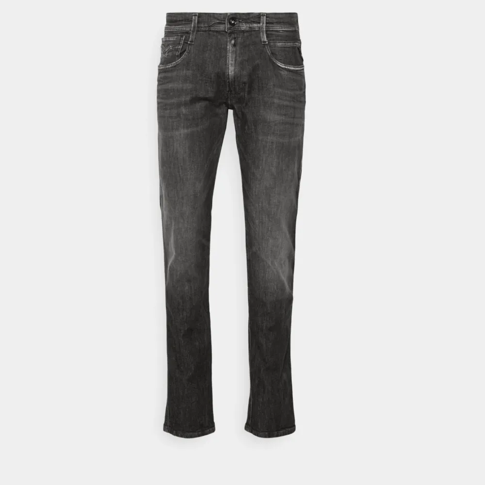 Säljer ett par replay anbass jeans i storlek 28x32. Helt nya med tags. Priset kan diskuteras vid snabb affär. Säljs pga de va för små och han inte skicka tillbaka . Jeans & Byxor.