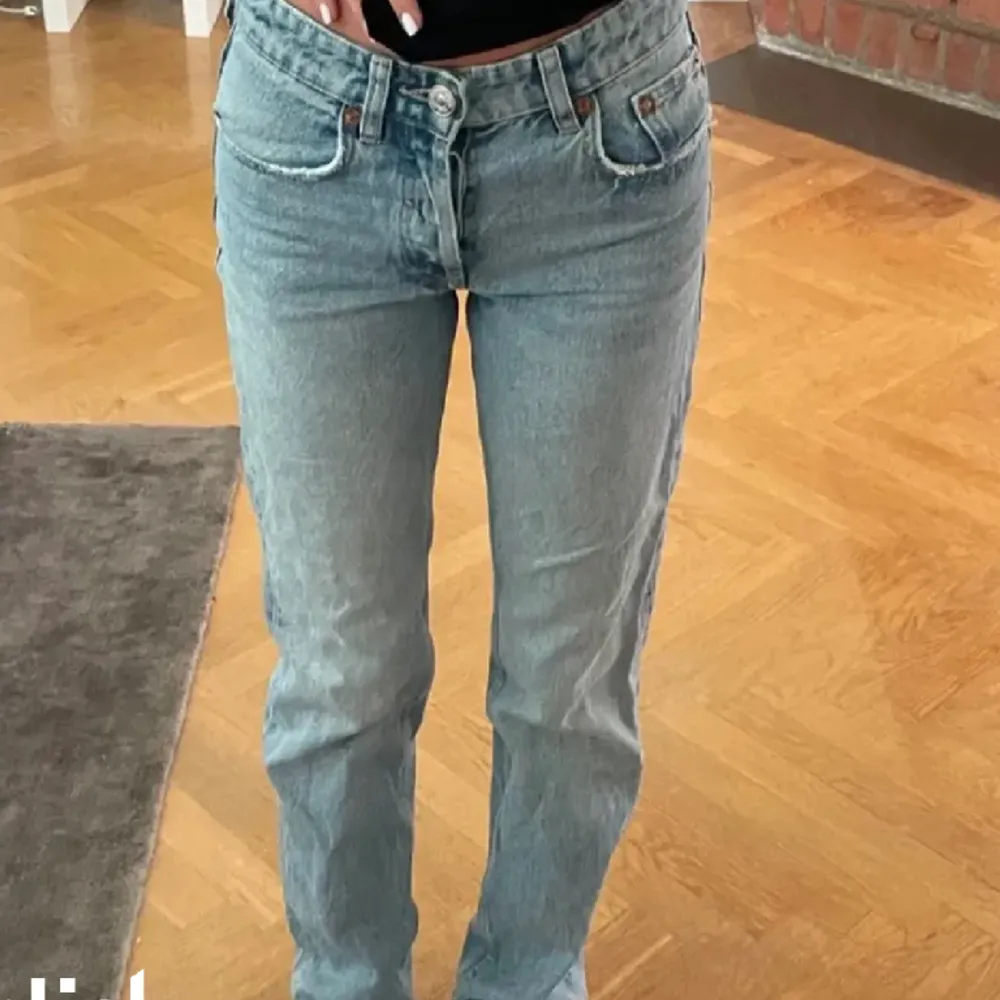 Zara jeans i strl 32 men passar även 34💘. Jeans & Byxor.