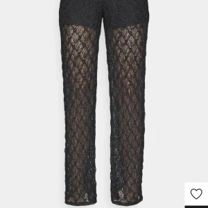 Vero Moda spetsbyxor - Superfina spetsbyxor från Vero Moda som endast är använda 1 gång💕