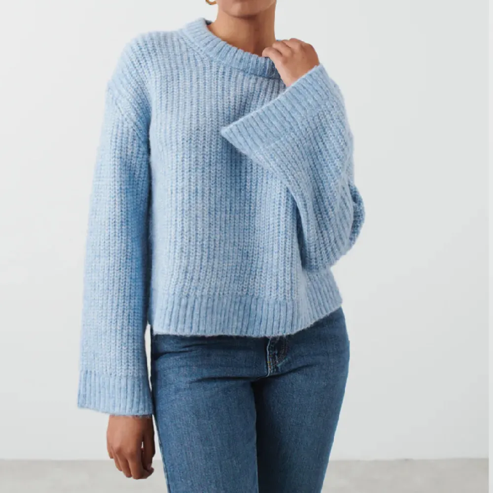 Säljer min knitted tröjan från Gina Tricot, använd en gång, i perfekt skick! Super fin och skön 💕. Stickat.