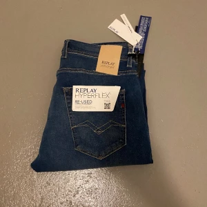 Nya Replay jeans - Helt nya Replay grover hyperflex! Storlek 33/32, priset är 650 men kan diskuteras. Mvh!