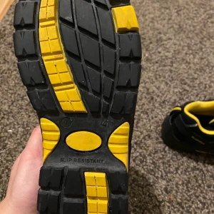 Bluewear worker shoes - Worker shoes like new, size 41, anti-slip, anti-electricity, anti-hit in the front