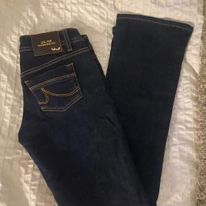 så så fina jeans från ltb i mörkblått som jag säljer då dem inte passade mör jag köpte. nytt skick. dröm jeans💞pris kan diskuteras vid snabb affär