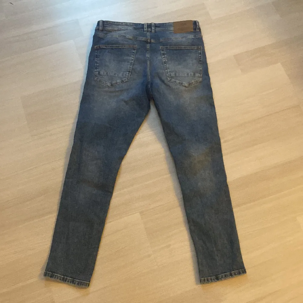 Har aldrig använt dom fin jeans som passar till de mesta . Jeans & Byxor.