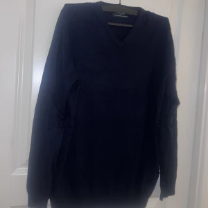 Zara V-ringad tröja - Skön V-ringad tröja till salu.  Sparsamt använt.  Nypris 299 kr