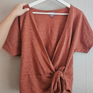 Omlottopp - Supersnygg omlottopp i nyskick! Använd 1 gång men är tyvärr stor på mig💓