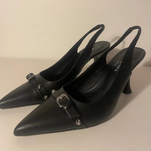 Klackskor med spetsig tå - Coola klackskor som endast kommit till användning en gång.