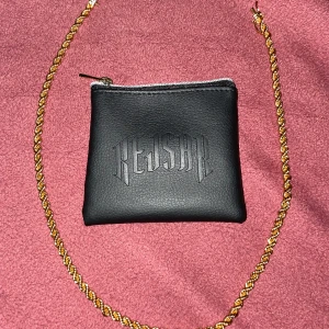 Cordell Guldkedja Guldplaterad 18K - Säljer min 18K guldplaterad kedja från kejsar.se för 1300, köpt för 1800, knappt använd.  MÖTS TROLLHÄTTAN