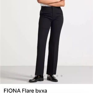 Kostymbyxor Fiona Lindex - Knappt använda. Säljer pga för stor storlek. Det är storlek 38. 