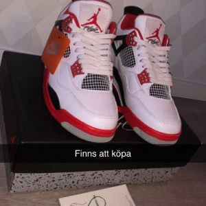 Jordan 4  - Hej!  Jag vill gärna sälja mina Jordan 4. Skorna är tyvärr för små men är i typ nyskick och ifrån StockX. Priset är ej skrivet på sten, de går att byta med