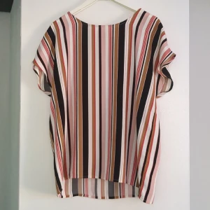 Blus - Snygg blus. Nyskick. Stl 170 (xs-s).