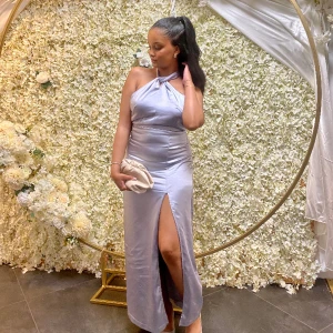 Balklänning  - Endast använd en gång på ett bröllop . Lovisa Barkmans kollektion med bikbok som är slutsåld