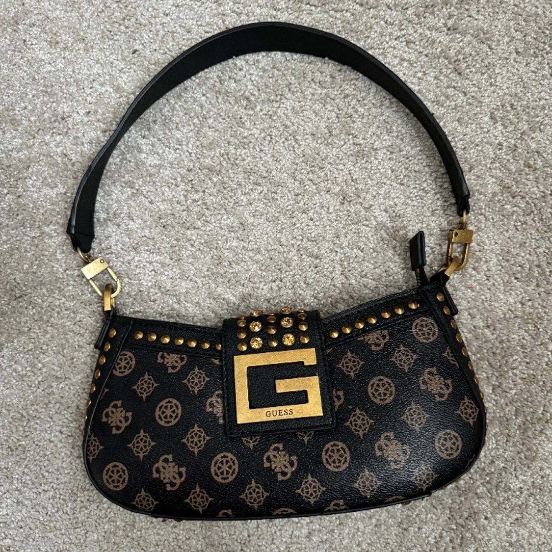 Guess väska i nyskick  - 90