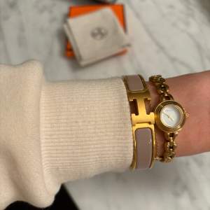 Intressekoll på super fint Hermes armband i bra skick❤️ nypris 7900! Pris är inte satt utan kan diskuteras