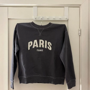 Tröja - Långärmad tjocktröja från HM. Aldrig använd, säljer pga ej min stil. Strl S🩷