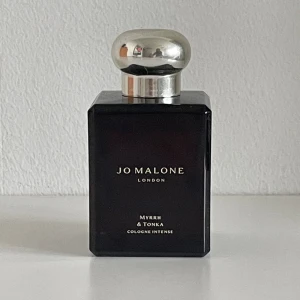 Jo Malone Myrrh and Tonka Parfym - Jo Malone Myrrh and Tonka 50 ml  Använt max 1/4 Perfekt kvällsdoft som funkar både för kvinna och man