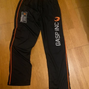 GASP byxor  - Gym byxor aldrig använda, storlek M  Finns i Umeå. 