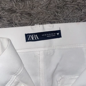 ZARA KOSTYMBYXOR  - HELT NYA OANVÄNDA ZARA KOSTYMBYXOR!!! 