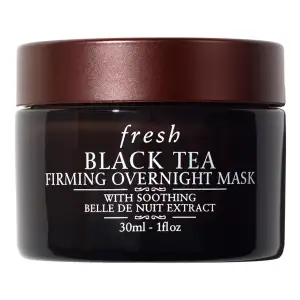 Denna helt oanvända overnightmask med svart te funkar för alla hudtyper. Fördelar: huden blir fastar och slätare under 1 natt, definierar med omedelbart lyftande effekt, återfuktar intensivt❤️Skriv vid funderingar! Nypris 245kr, mitt pris 119kr❤️