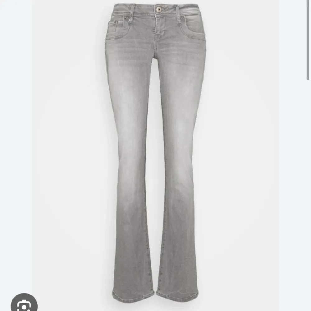 Säljer mina jättesnygga ltb jeans som nyligen är köpte och använda bara en gång🥰. Jeans & Byxor.