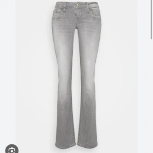 Ltb jeans grå - Säljer mina jättesnygga ltb jeans som nyligen är köpte och använda bara en gång🥰