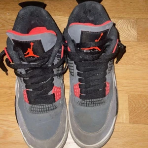 Air jorden 4 infrared  - Är i bra kondition 8/10 ✅| änvänd ett par gånger | äkta ✅ | original pris ungefär 3500 | priset kan diskuteras ✅ |