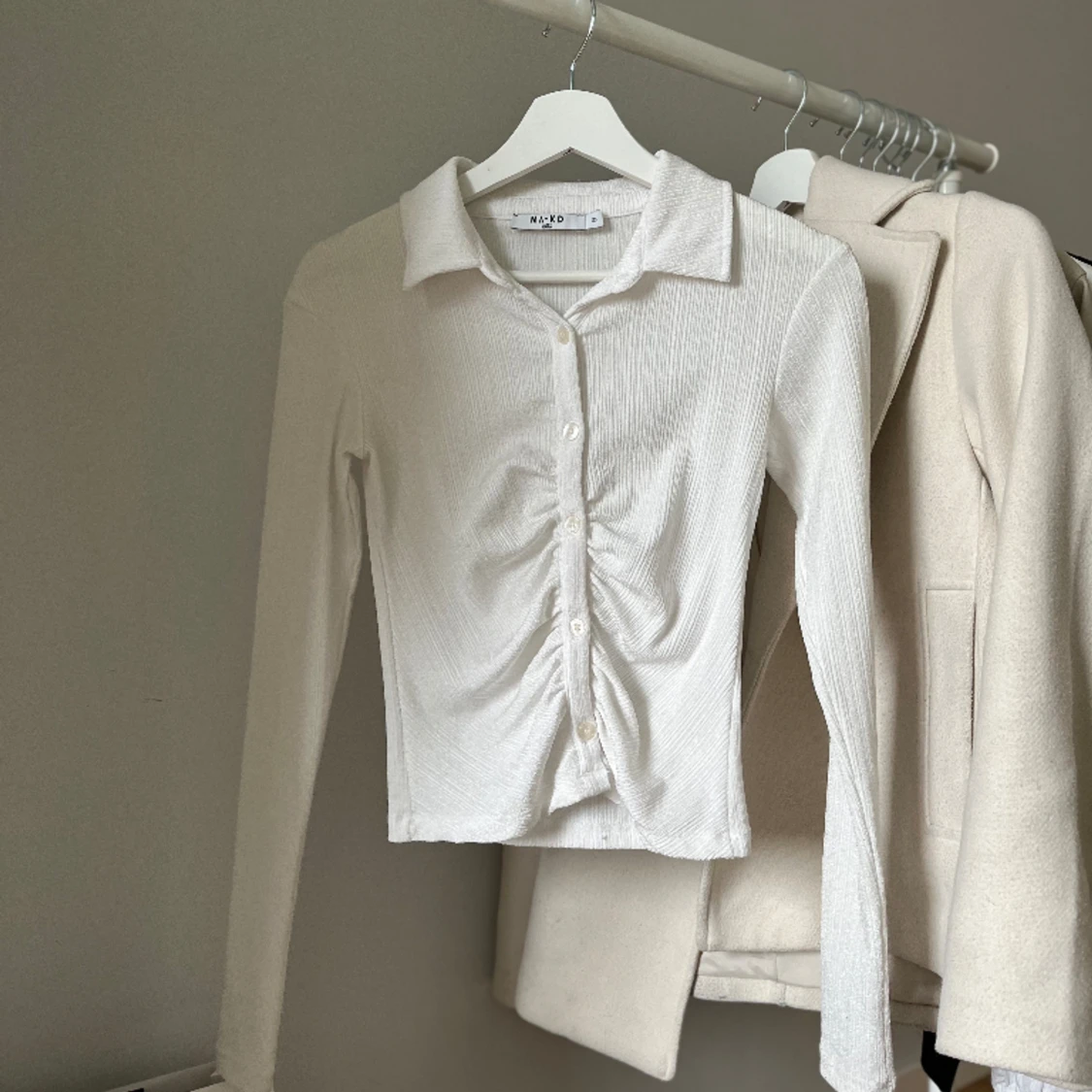 Vit tröja från NA-KD 