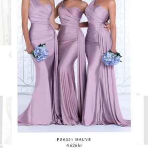 Festklänning  - Aldrig använd helt ny och köpt för 4626kr, storlek 16.