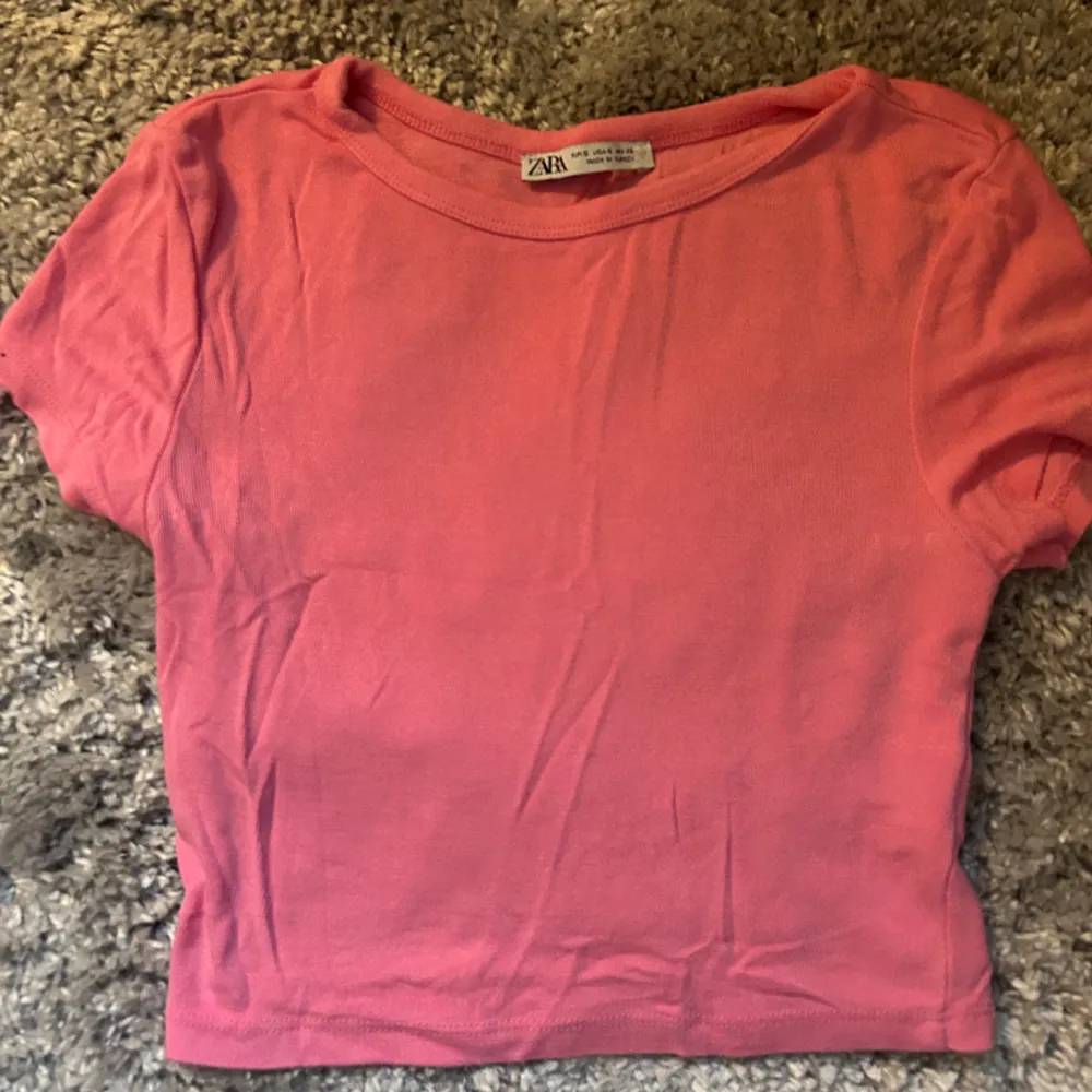 Super söt rosa tröja från zara💗Max använd en gång. Toppar.