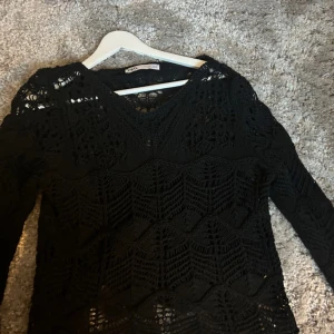 Tröja från zara - Assss cool tröja från zara💗knappt använd så super bra skick. Säljer pågrund av att den inte kommer till andvändning💗