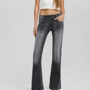 As snygga lågmidjade jeans och är som nya, så bra skick!💗Frakten kostar 49kr💗