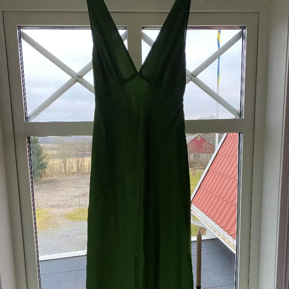 Ny balklänning med prislapp från meshki  Nypris 1100kr. Klänningar.