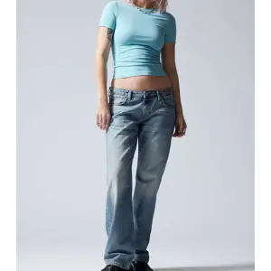 Världens finaste lowrise jeans! Otrohetsaffär fin färg och modell!